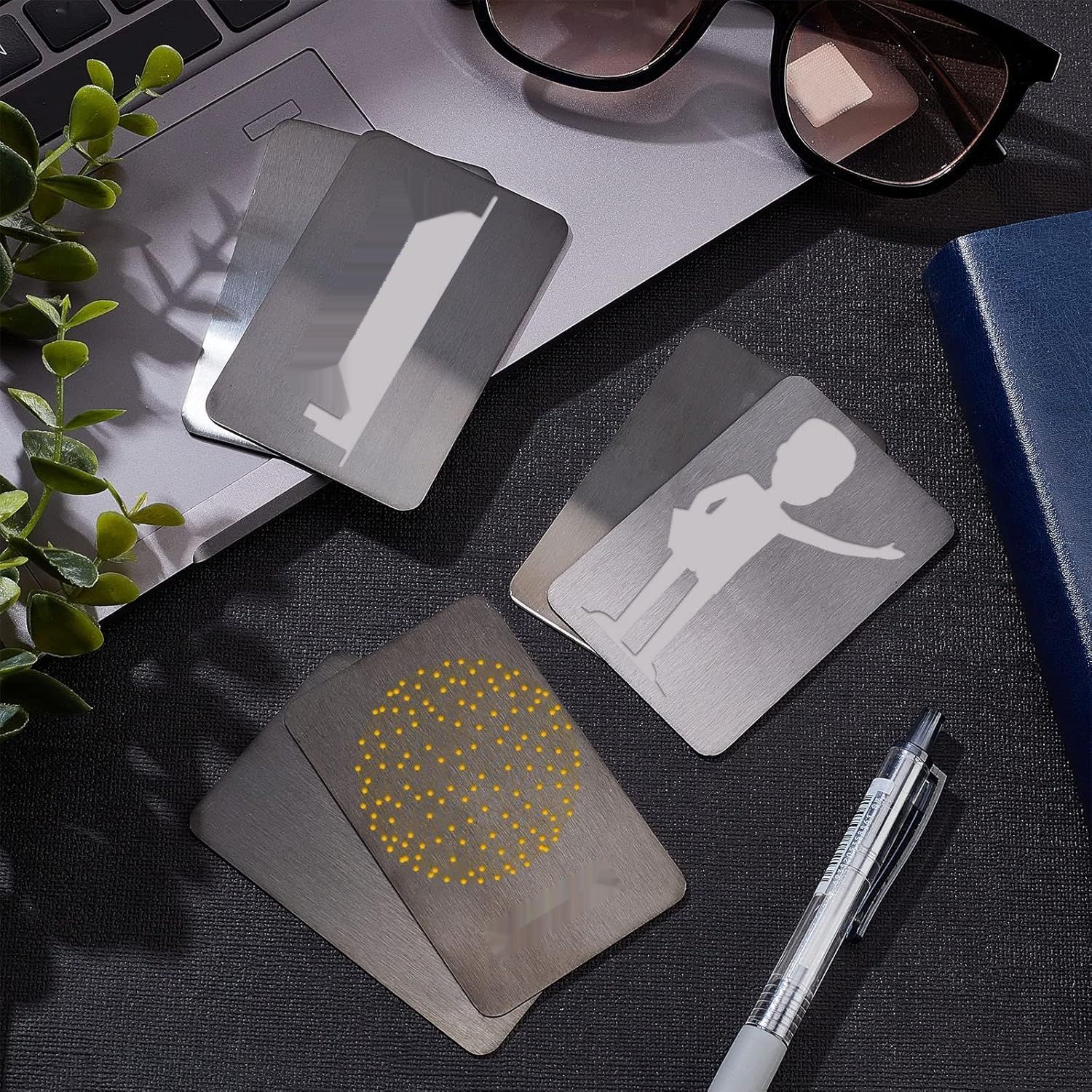 nbeads Zestaw 6 Czarnych Metalowych Wizytówek, 8.5x5.5 cm, 0.8 mm Grubości