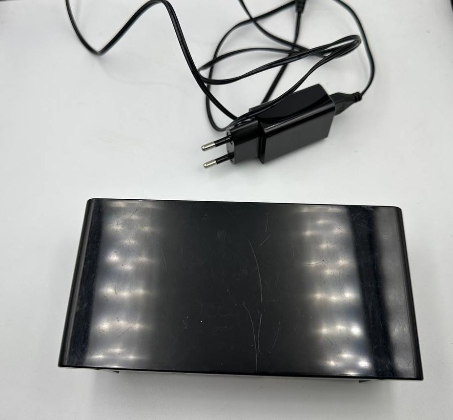 Głośny budzik, duży LED, 7-kolorowe światło, ściemniacz, 2 USB, 12/24 H