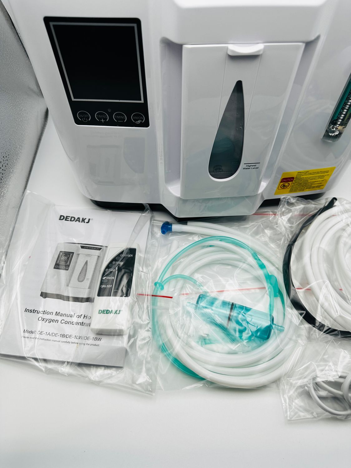 DEDAKJ Koncentrator Tlenu DE-1A 1-7 L/min, 30%-90%, z pilotem.