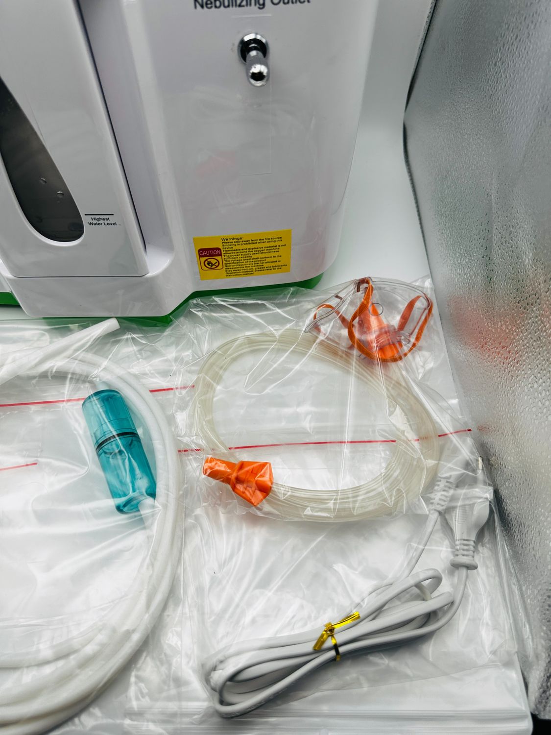 DEDAKJ Koncentrator tlenu DE-2AW, przepływ 2-9 L/min, czystość 30%-90%