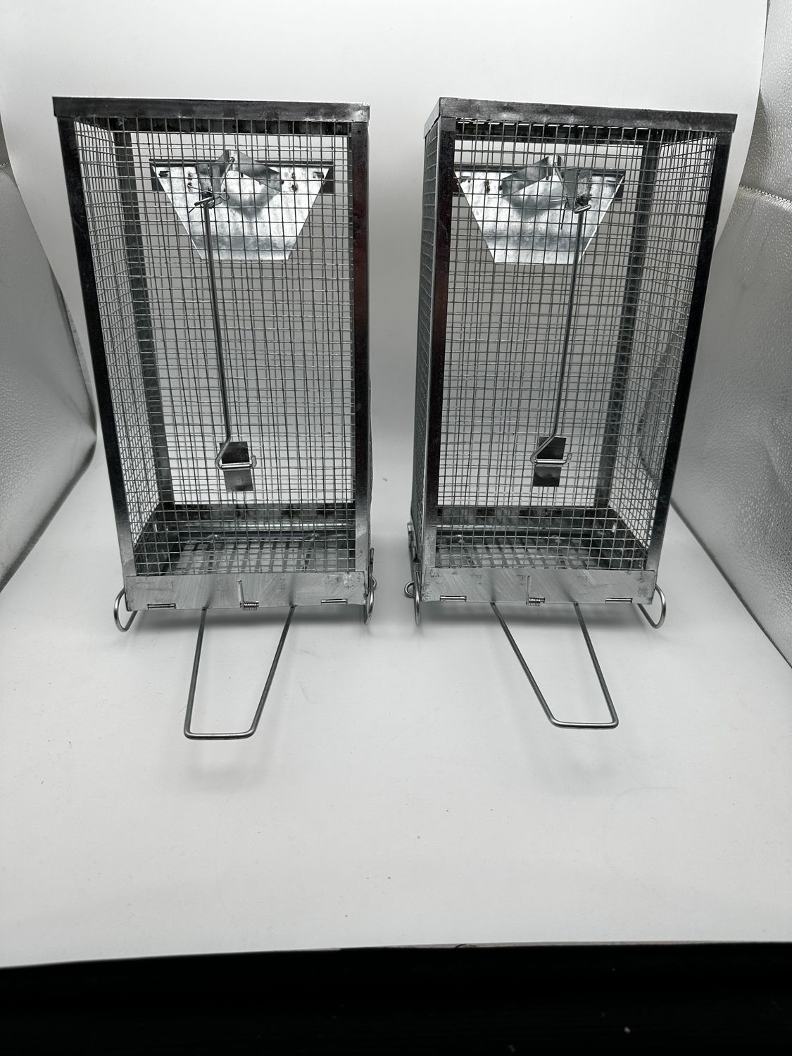 Humanitarna metalowa pułapka-klatka na szczury.