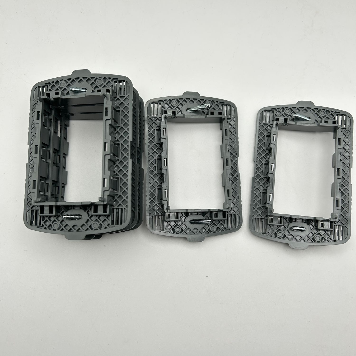 Vidoélectroniques Zestaw 5 uchwytów 3 m dla puszek 3 modułowych Bticino Living