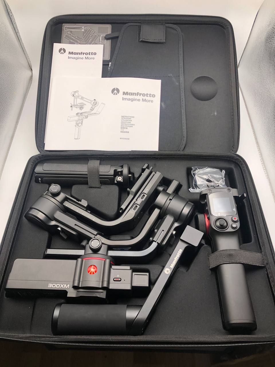 Uszkodzony Manfrotto MVG300XM, przenośny 3-osiowy stabilizator gimbala do 3,4 kg.