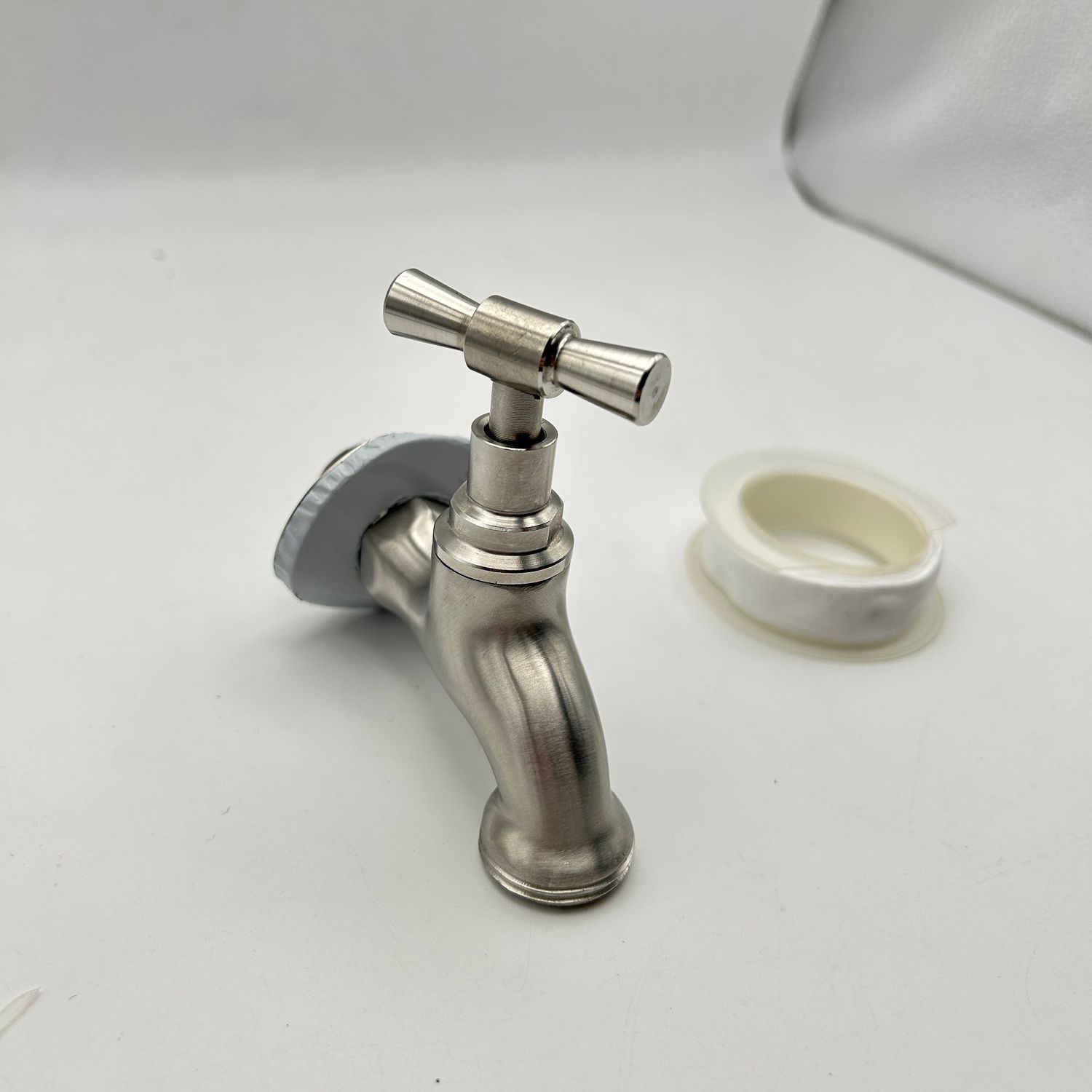 Tondiy Outlet Kran 1/2 cal SUS304 stal, matowy, z adapterem 3/4 cal.