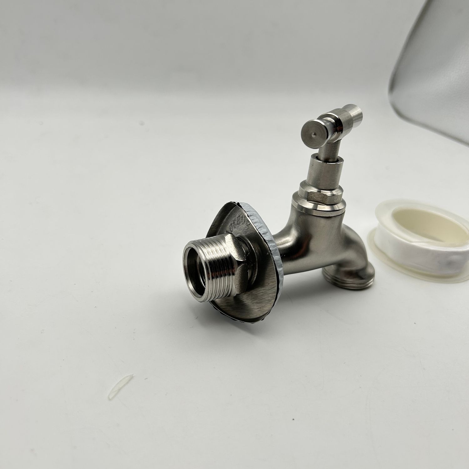 Tondiy Outlet Kran 1/2 cal SUS304 stal, matowy, z adapterem 3/4 cal.