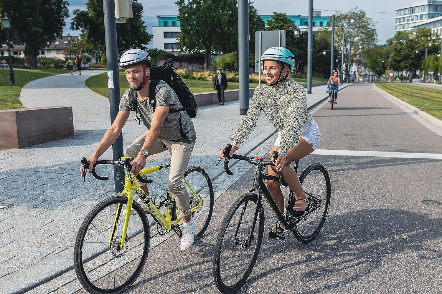 LIVALL Inteligentny Kask Rowerowy z Bluetooth, światłami i alarmem SOS. miętowy, M (54-58 cm)