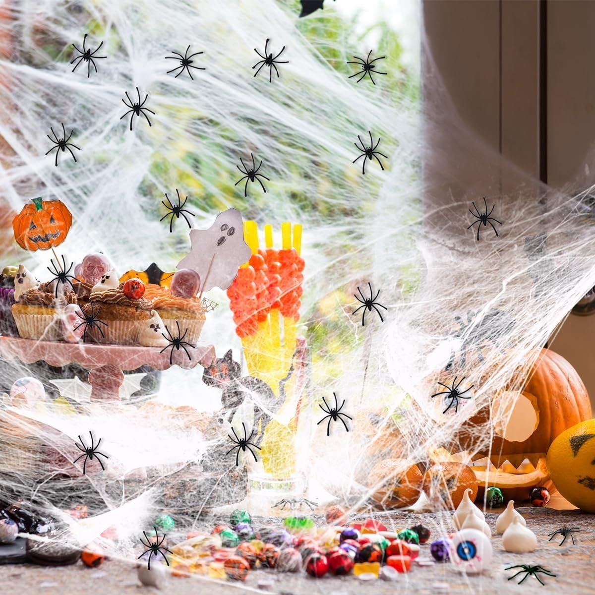 AMLOOPH Zestaw Dekoracji na Halloween - Pajęczyna, 300 g z 100 Pająkami