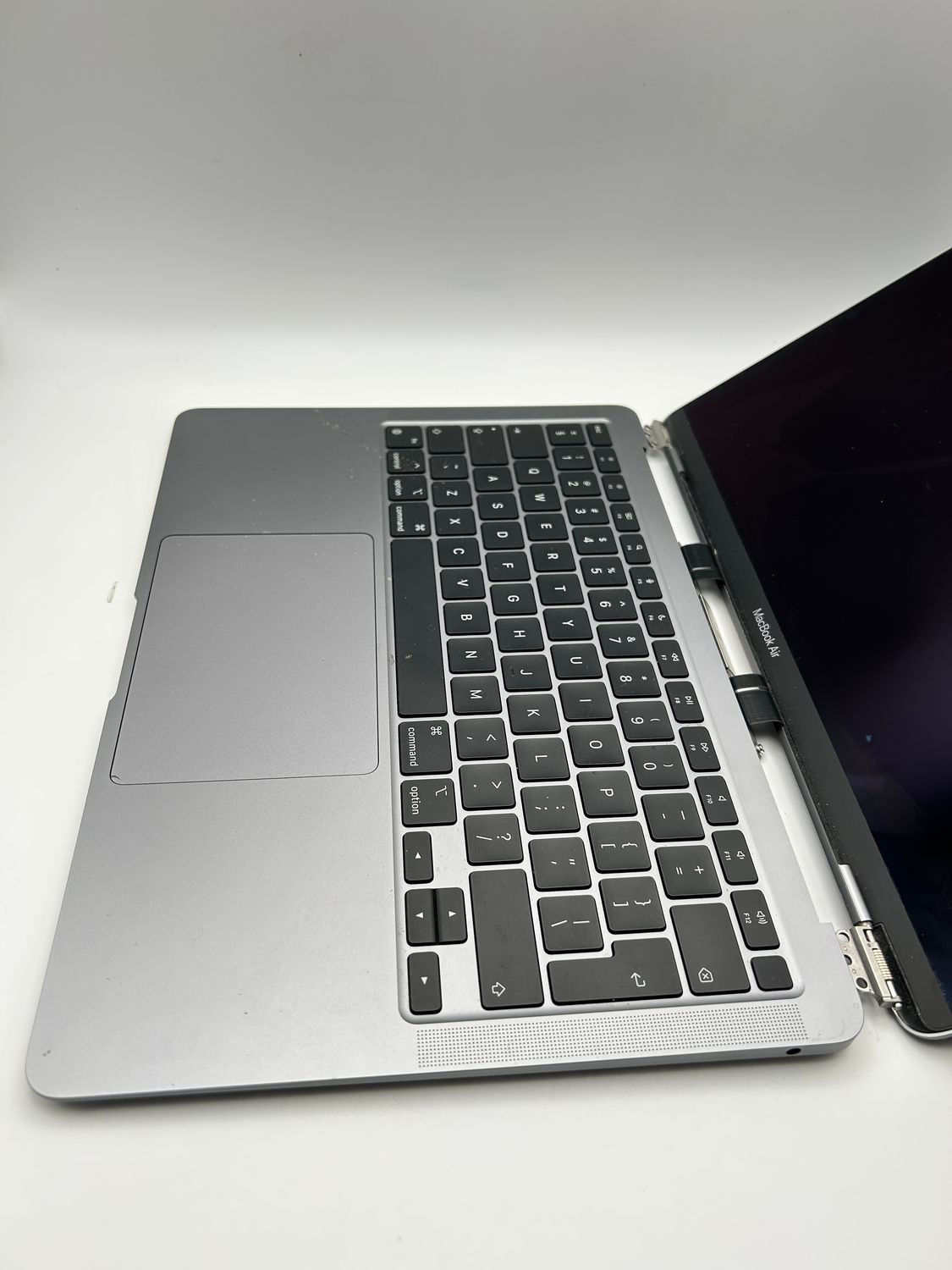 Uszkodzony MacBook Air 13” (A2337) – na części
