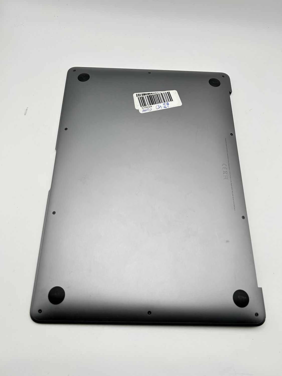 Uszkodzony MacBook Air 13” (A2337) – na części