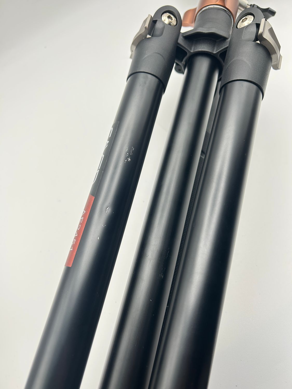 Cayer AF2451 67 calowy aluminiowy statyw z głowicą olejową i monopodem.