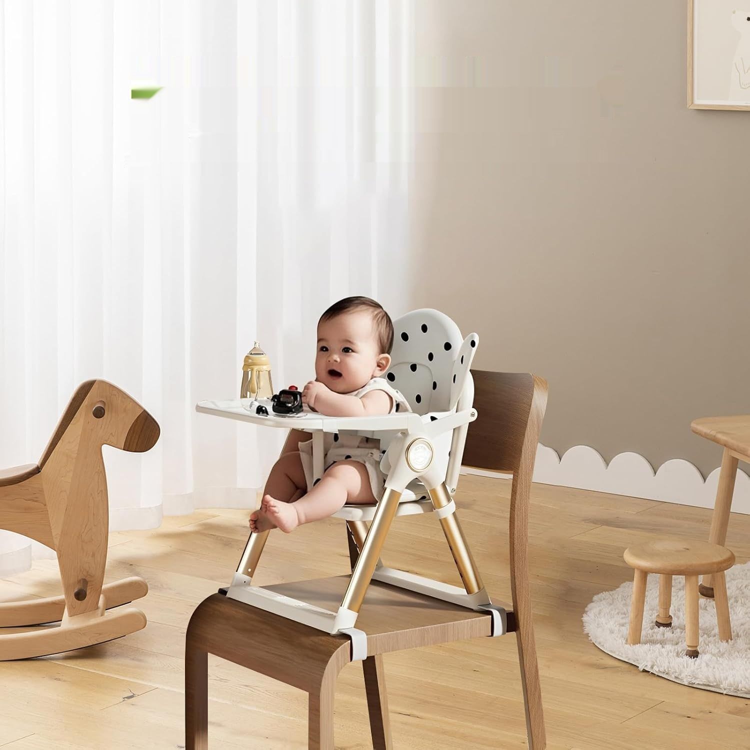 Składane krzesełko dziecięce z tacką, podwyższenie z 3-punktowym pasem.