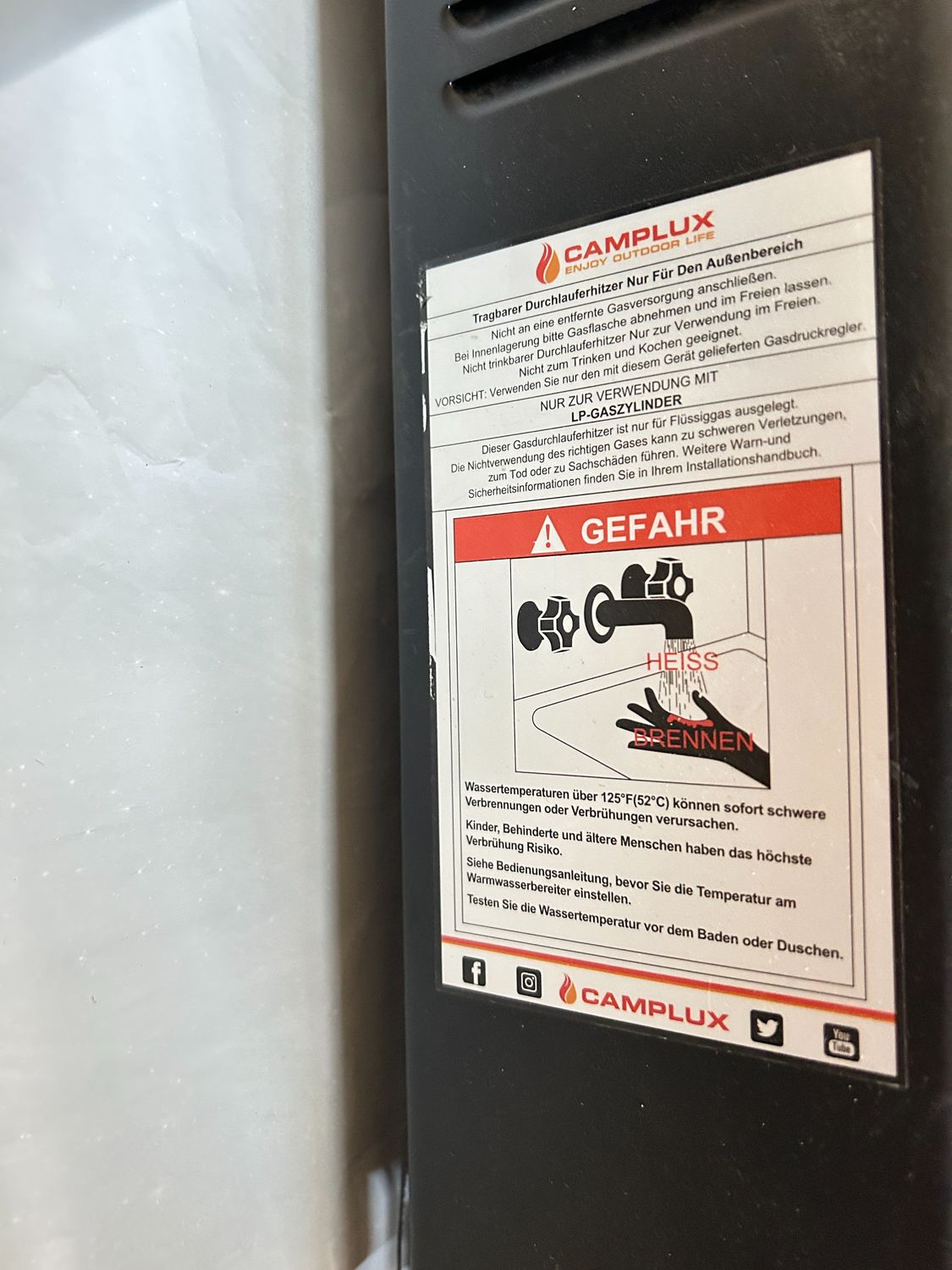 Camplux BW158BC Podgrzewacz Wody Gazowy Bez Zbiornika, 6L, 12kW, Czarny