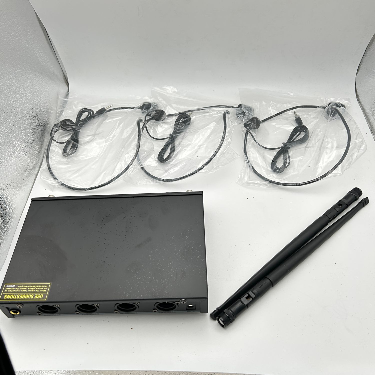 Debra Audio Pro System UHF 4-kanałowy, mikrofony, odbiornik, 4 nadajniki.