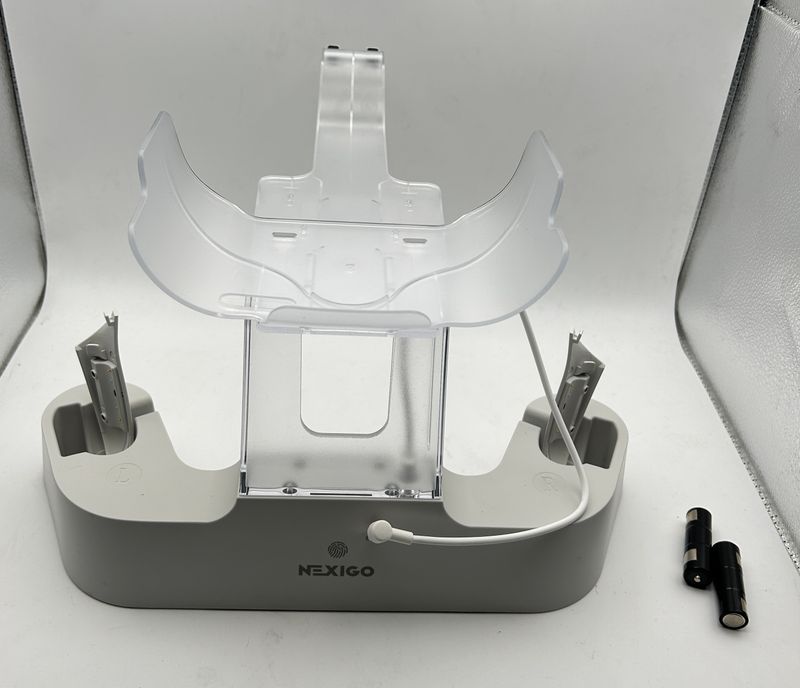 NexiGo Ulepszona stacja ładująca z LED do Oculus Quest 3, biała