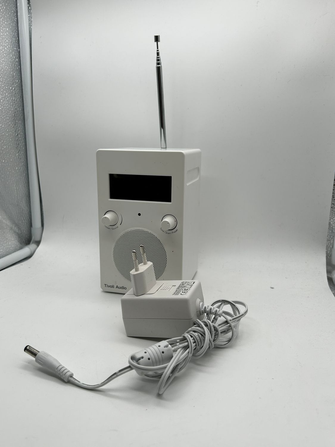 Tivoli Audio PAL+BT Przenośne radio Bluetooth-UKW/DAB+ (Białe)