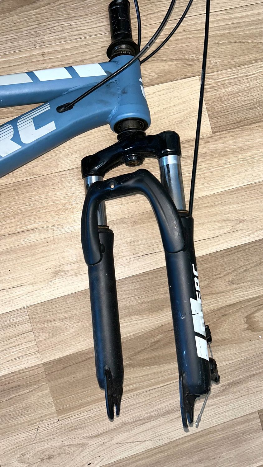 Uszkodzony Glerc Skyline Kids rower górski dla chłopców i dziewczynek, 20-24"