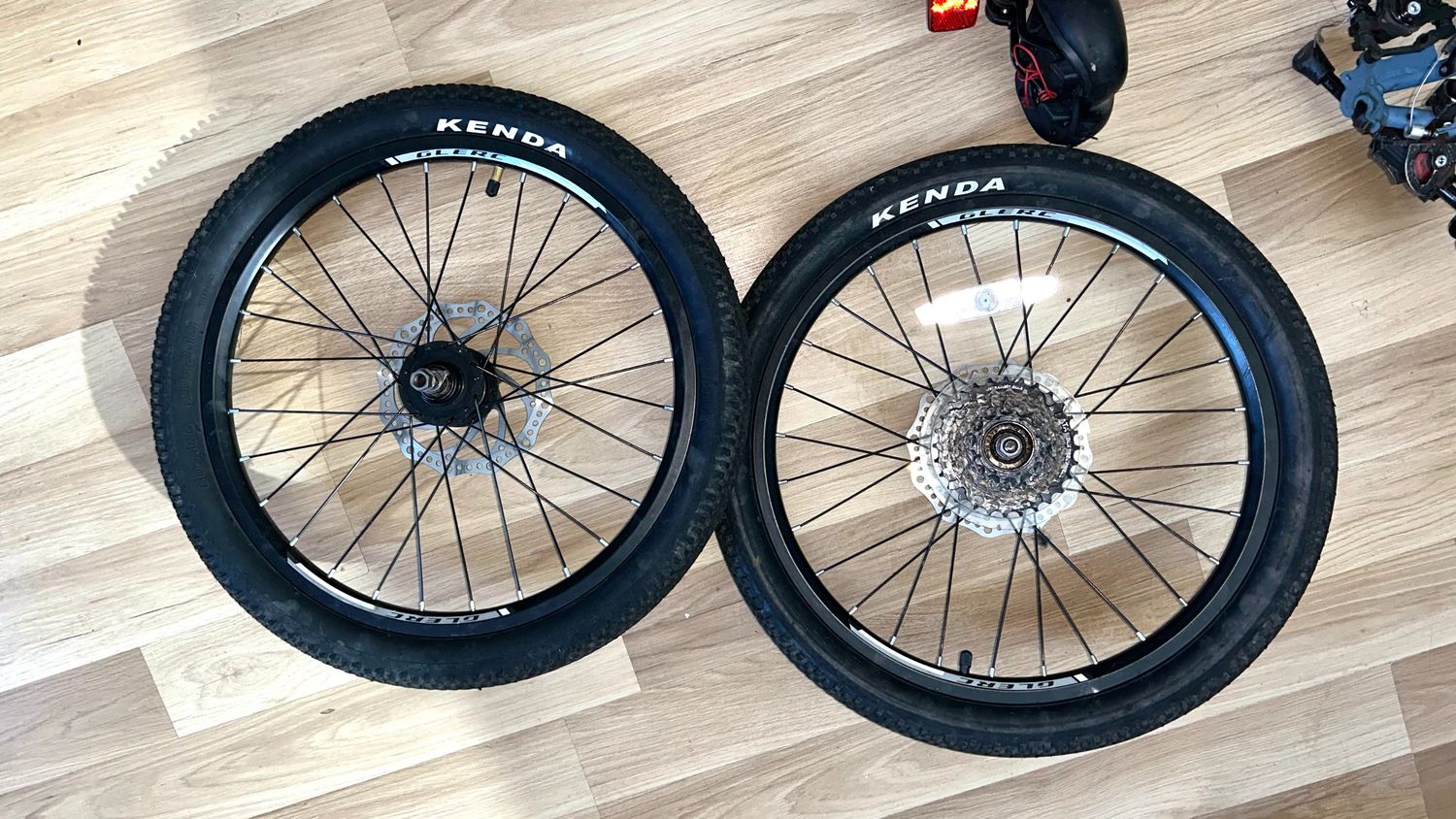 Uszkodzony Glerc Skyline Kids rower górski dla chłopców i dziewczynek, 20-24"