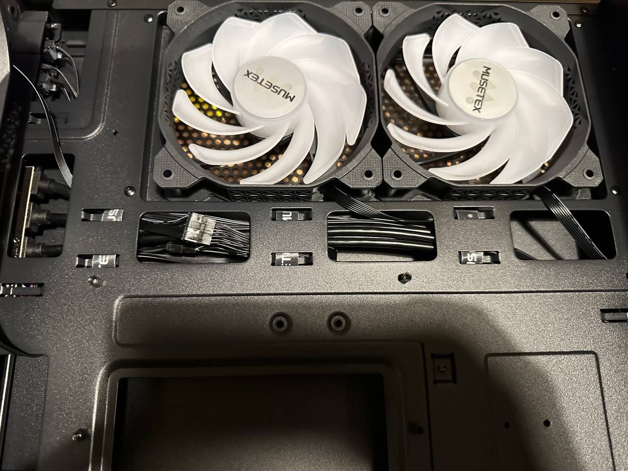 MUSETEX Obudowa PC ATX z wstępnie zainstalowanymi 6 wentylatorami PWM