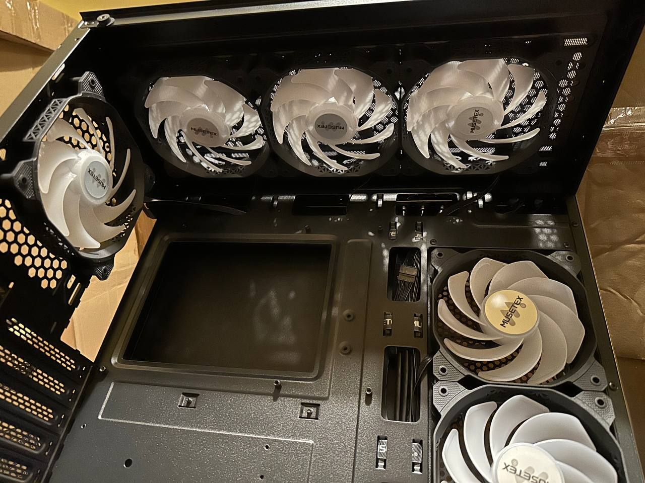 MUSETEX Obudowa PC ATX z wstępnie zainstalowanymi 6 wentylatorami PWM