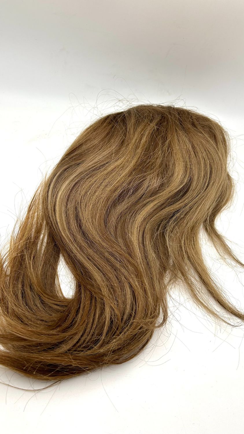 Brązowa peruka z frontem z koronki 13x4 Sapphirewigs, syntetyczna