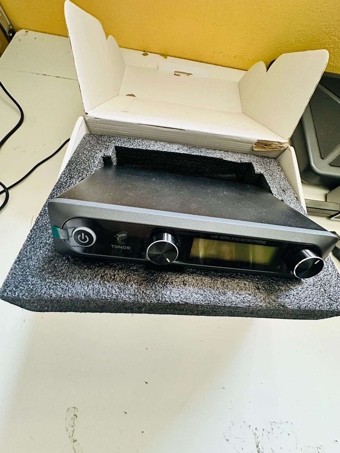 TONOR TW820 – Podwójny bezprzewodowy mikrofon UHF do karaoke i wydarzeń