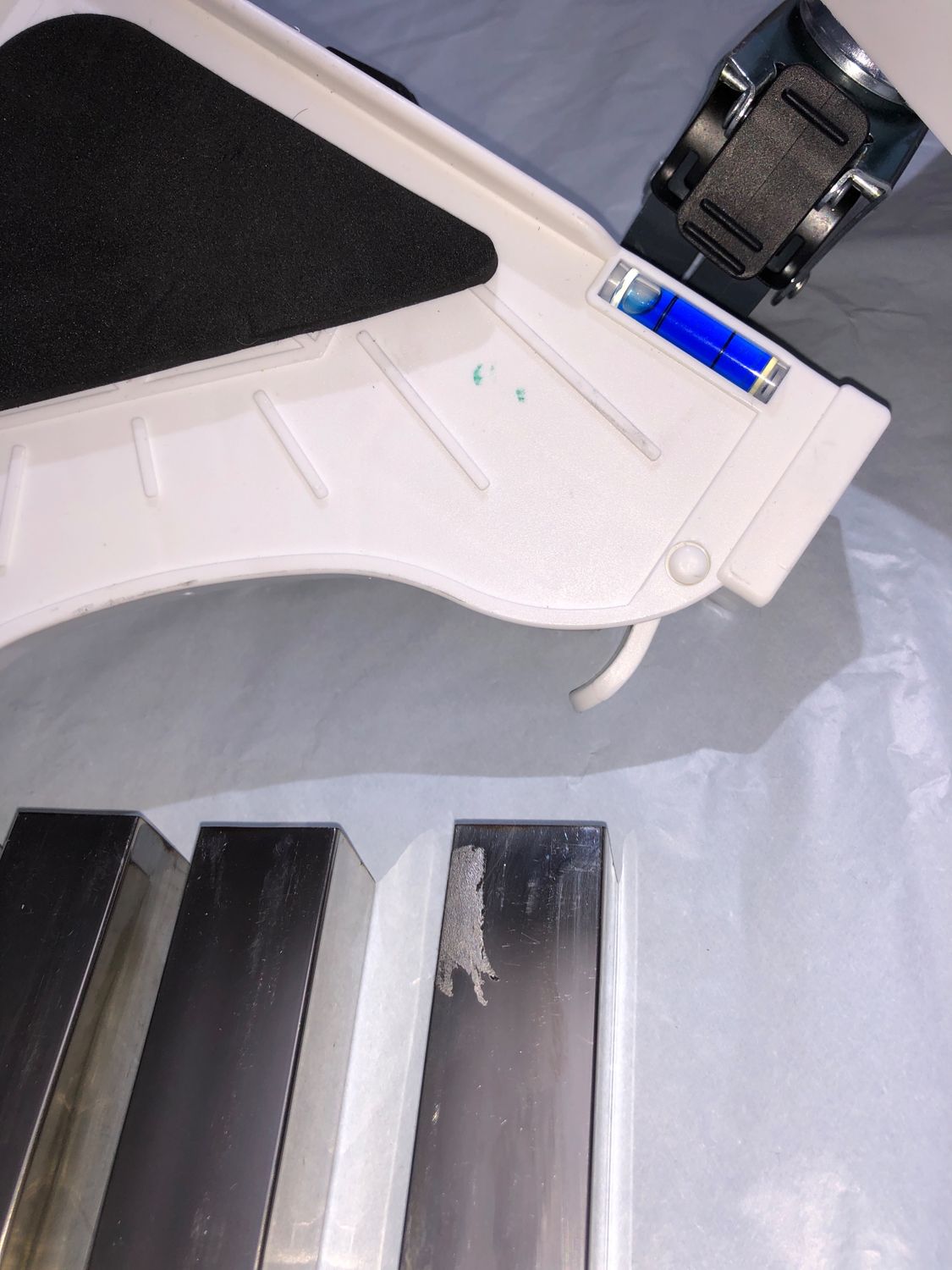 Regulowana podstawa pod pralkę i suszarkę Humagineer z kółkami, 200 kg