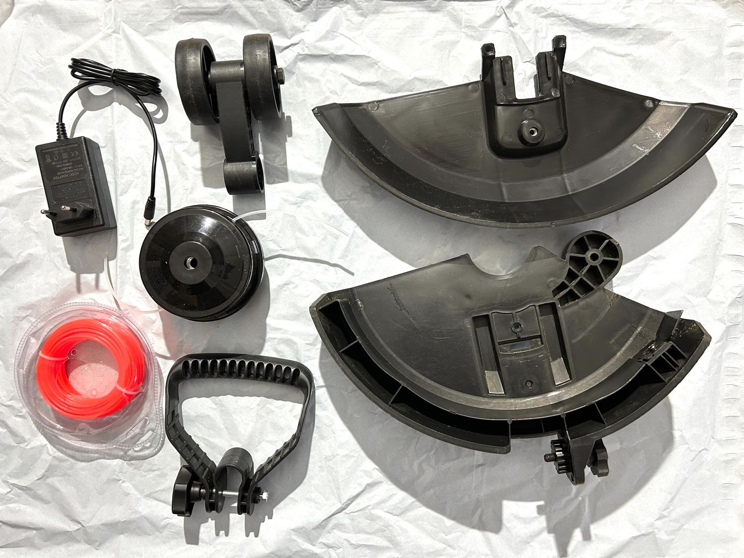 CONENTOOL bezszczotkowy podkaszarka akumulatorowa 1000W z 2x akumulatorem 4000mAh, 24V, 30 cm, czerwona