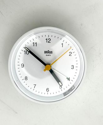 Budzik analogowy Braun BC12W z funkcją drzemki i podświetleniem