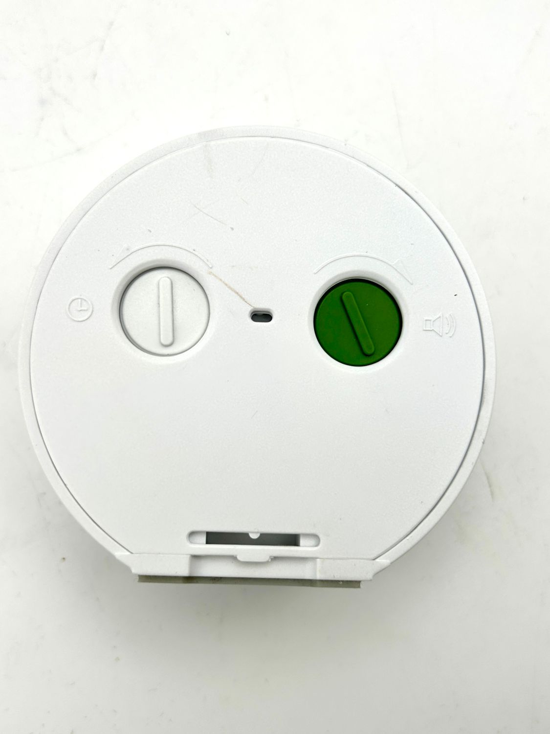 Budzik analogowy Braun BC12W z funkcją drzemki i podświetleniem