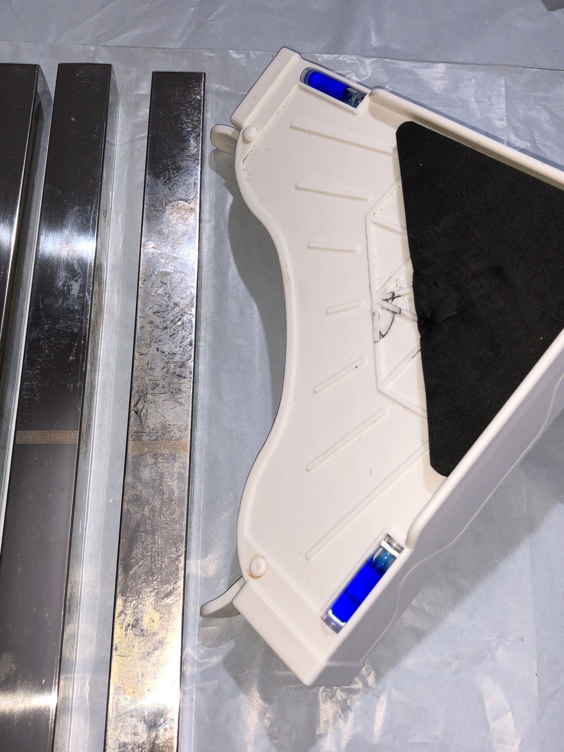 Regulowana podstawa pod pralkę i suszarkę Humagineer z kółkami, 200 kg