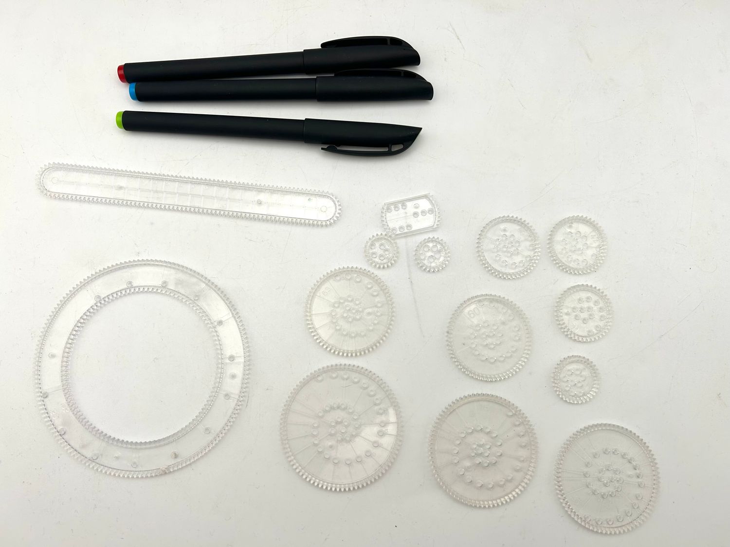 Gobesty Spirograph Zestaw Deluxe – 28 akcesoriów, narzędzie do rysowna