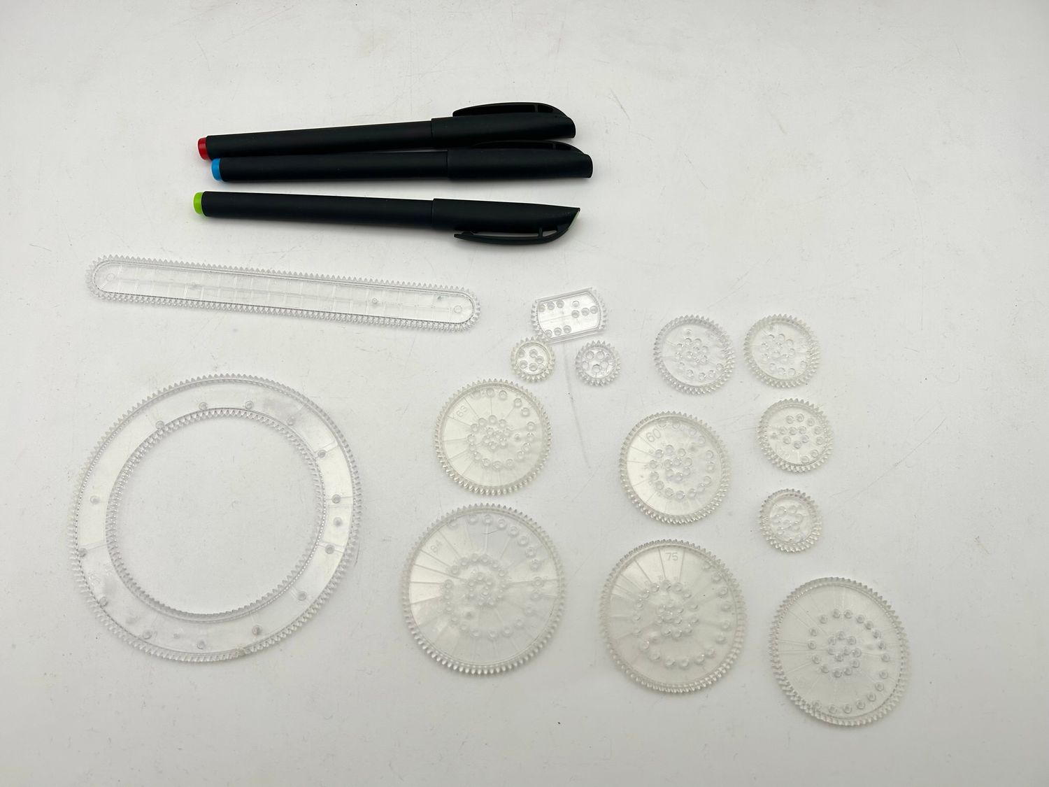 Gobesty Spirograph Zestaw Deluxe – 28 akcesoriów, narzędzie do rysowna