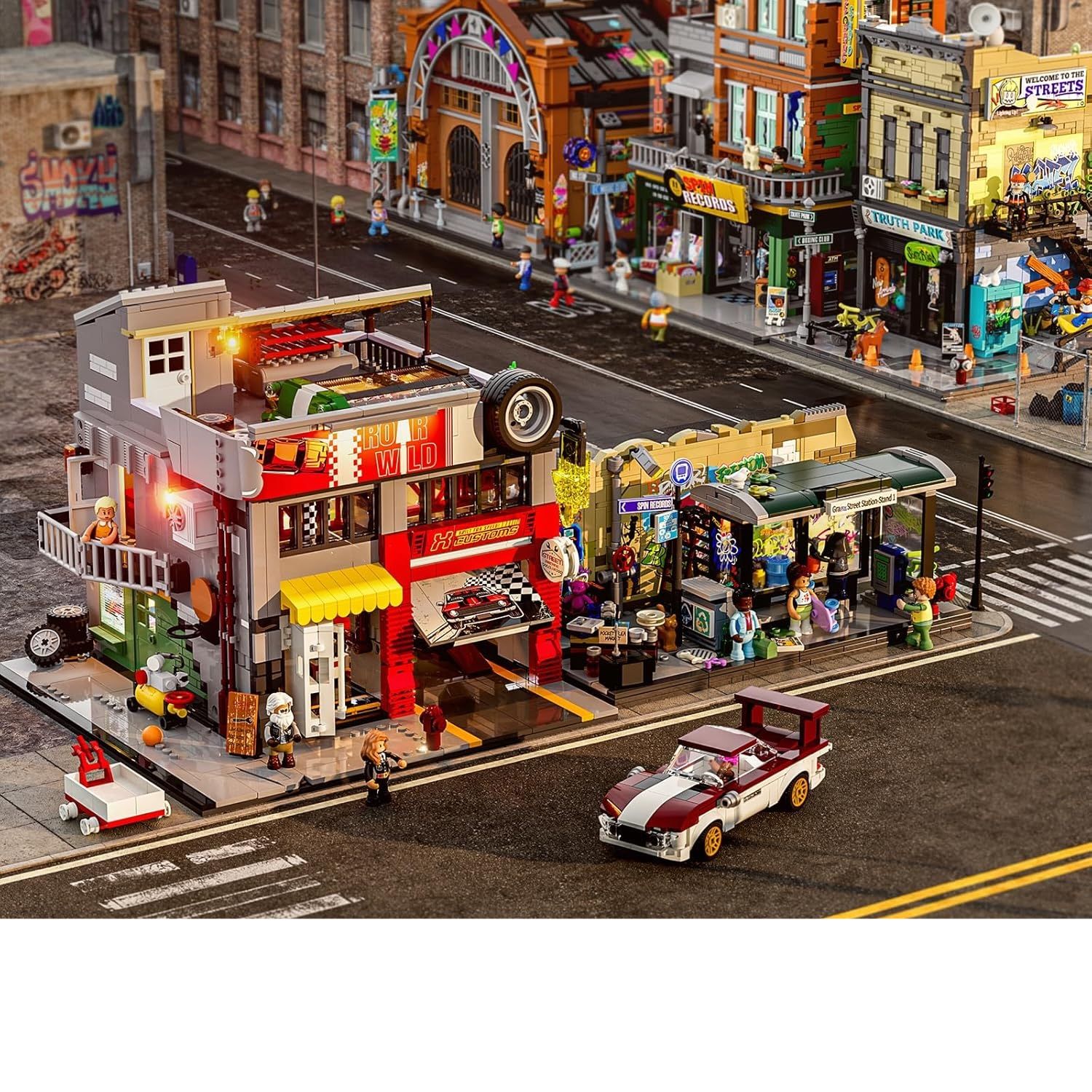 Street Garage MOD z oświetleniem – zestaw konstrukcyjny 1:24, 1935 elementów