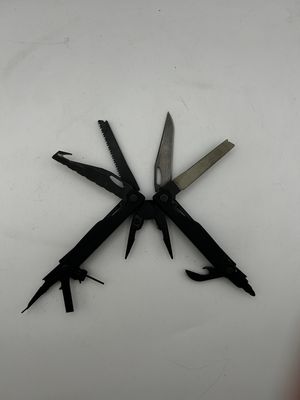 Multitool Leatherman Charge+ – 19 blokowanych narzędzi do biwakowania: