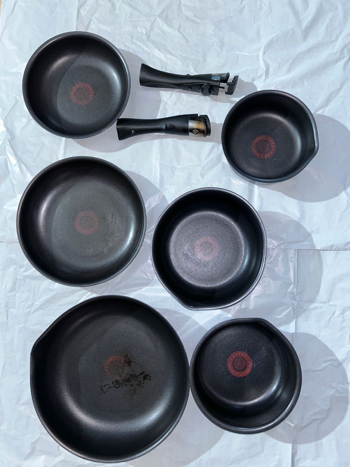 Arthur Martin AM925B – 8‑częściowy zestaw garnków z odpinaną rączką