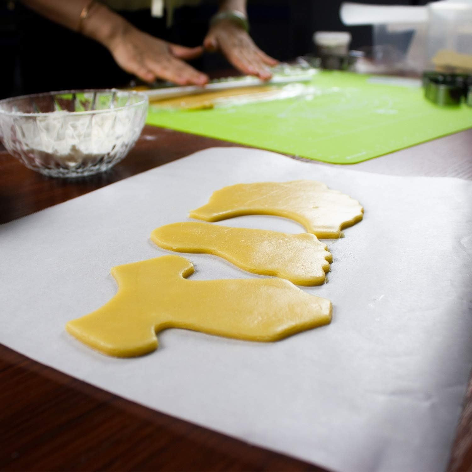 Zestaw foremek do wykrawania na przyjęcie baby shower: śpioszki, ślini