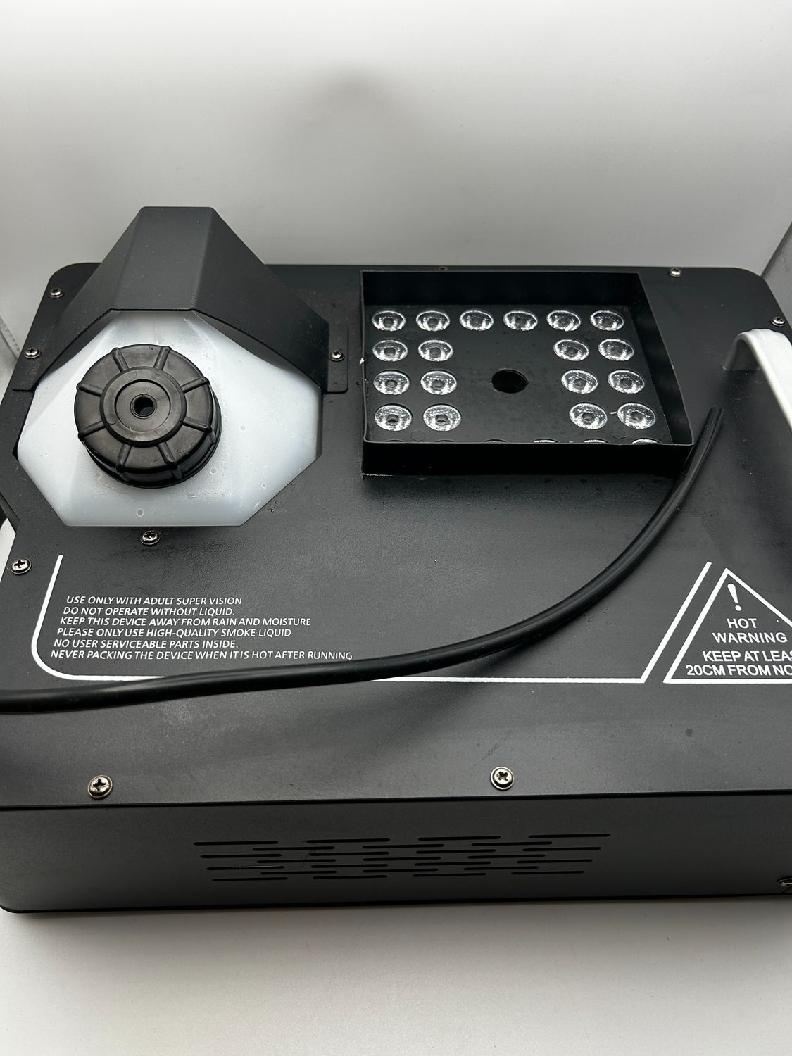 Przenośna wytwornica dymu 1800 W z 24 diodami RGBW - Brakuje pilota