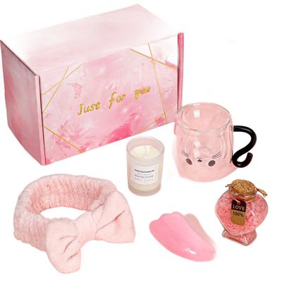 Zestaw prezentowy dla kobiety z kubkiem w kształcie kota