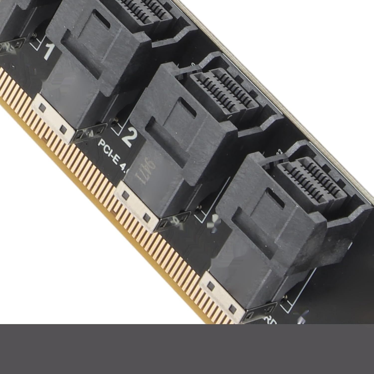 Karta adaptera PCIe x16 na 4 porty U.2, PCIe x16 na U.2 NVMe SFF-8643