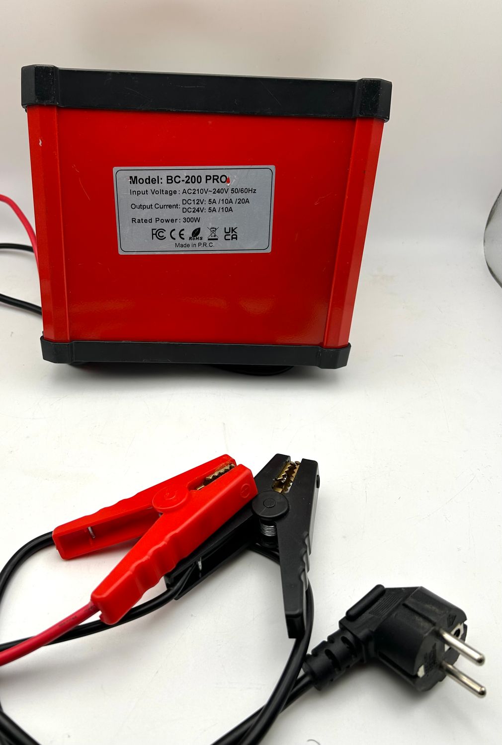 Ładowarka do akumulatorów samochodowych Yinleader 20A 12V/24V z wyświetlaczem LCD