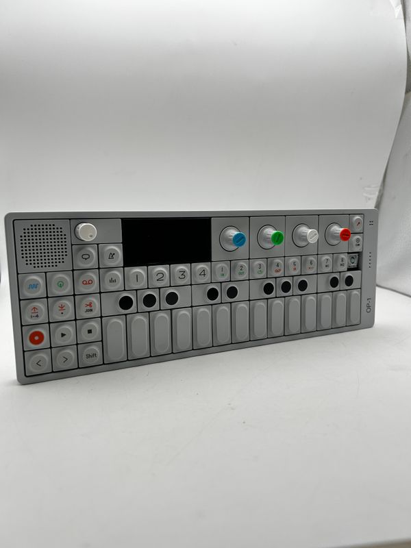 Teenage Engineering P8-1 OP-1 syntezator z radiem FM