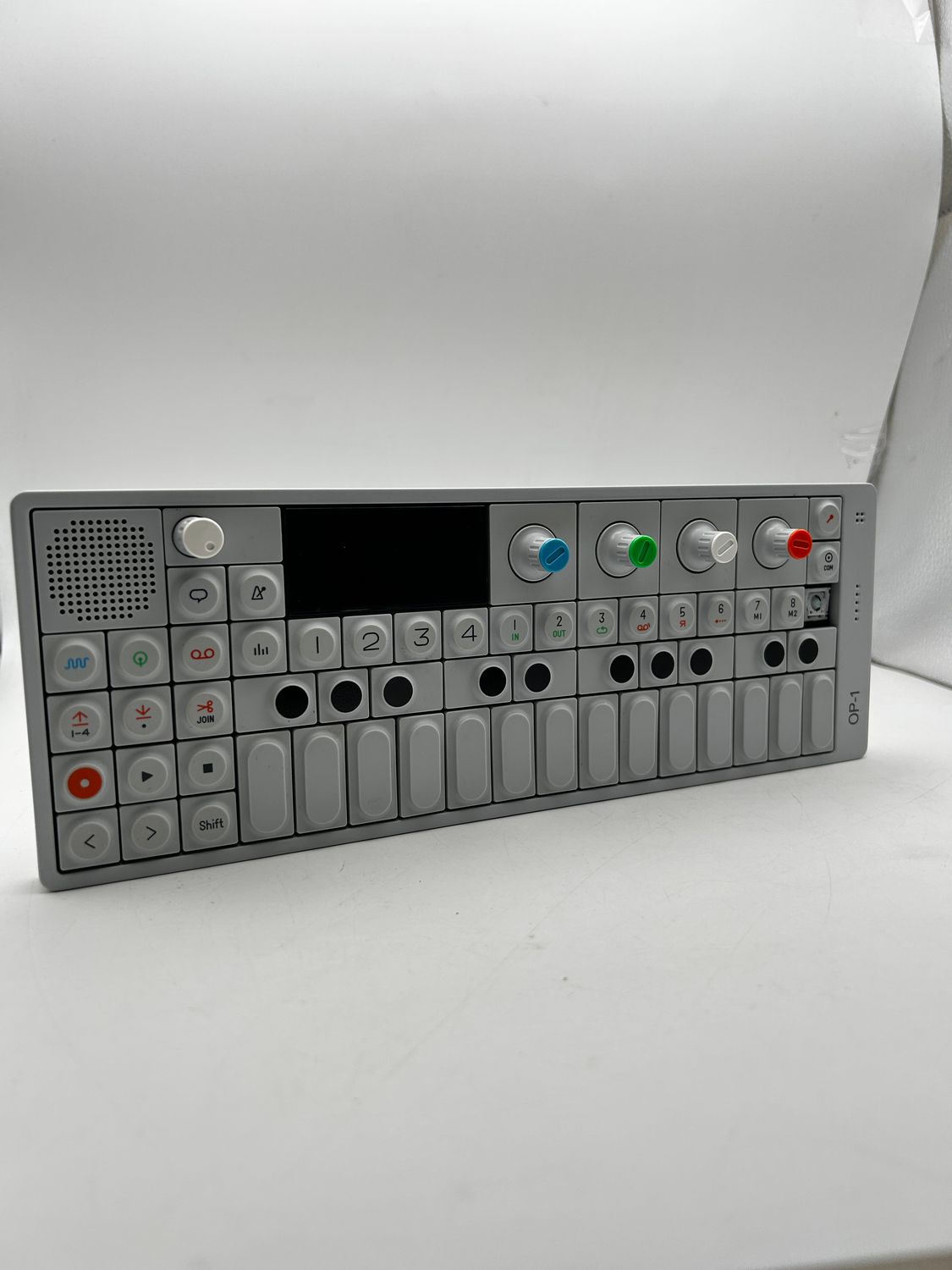 Teenage Engineering P8-1 OP-1 syntezator z radiem FM