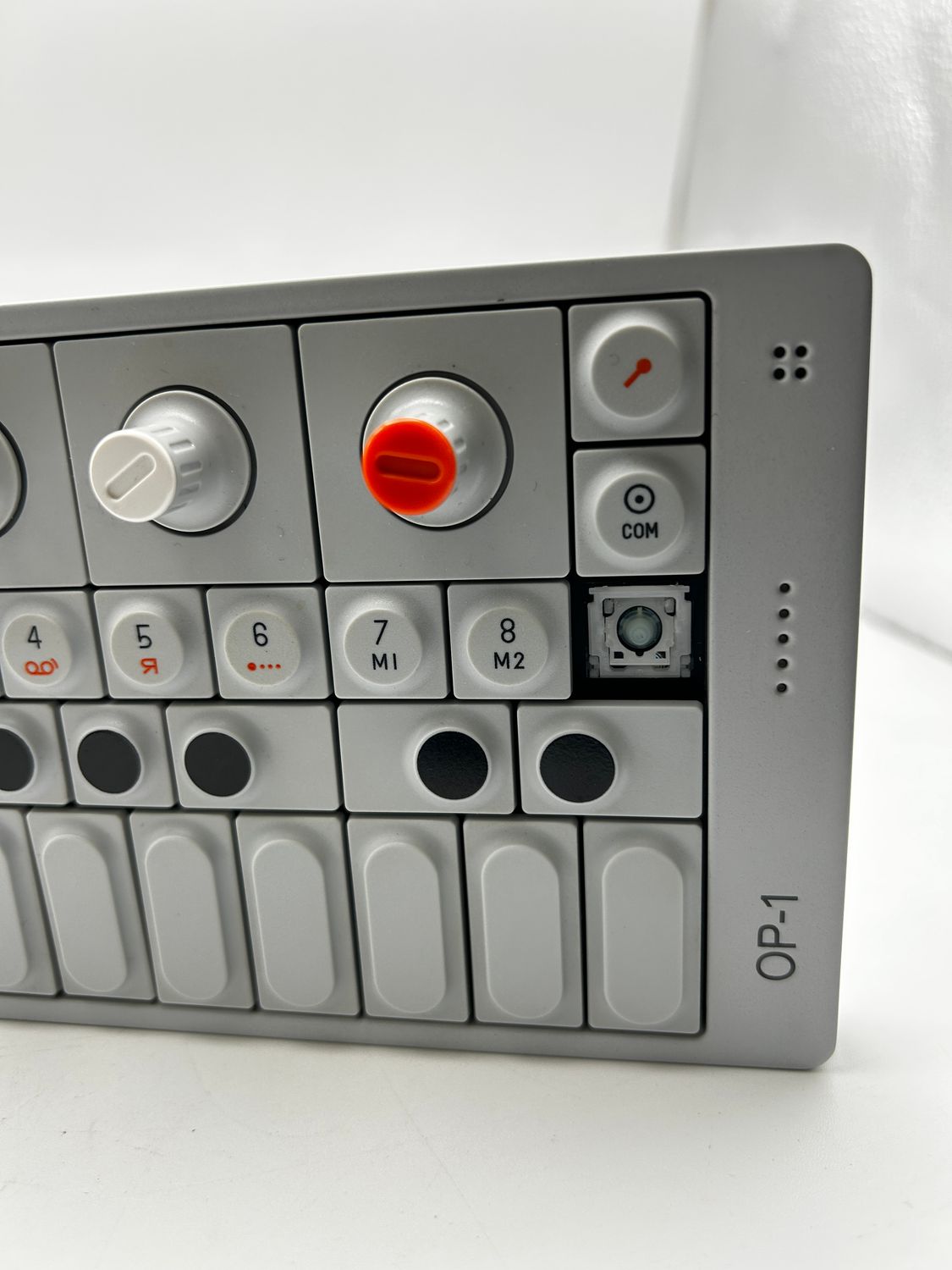 Teenage Engineering P8-1 OP-1 syntezator z radiem FM