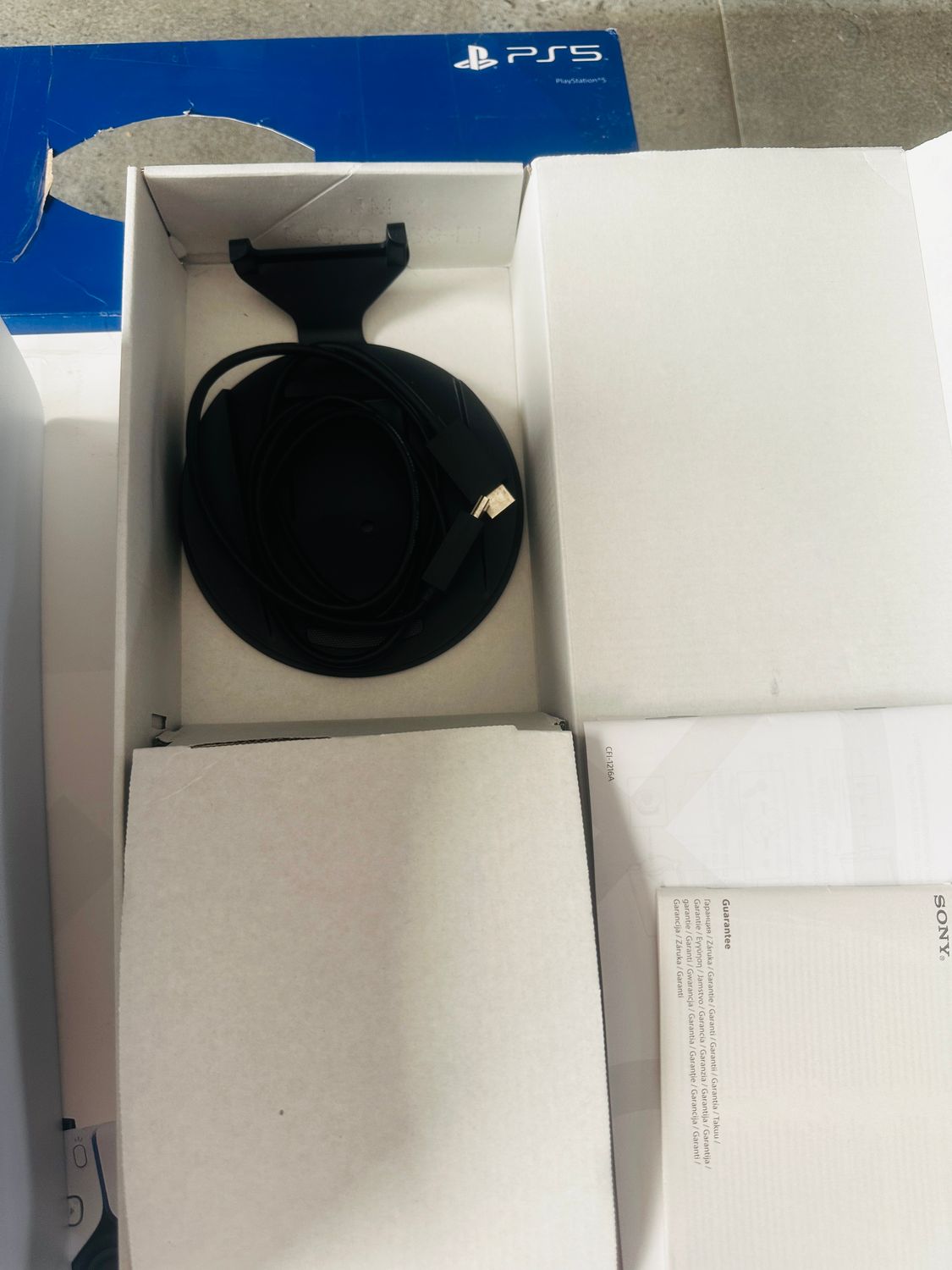 Sony PlayStation 5 Standard CFI-1216A z napędem, DualSense i 2 grami