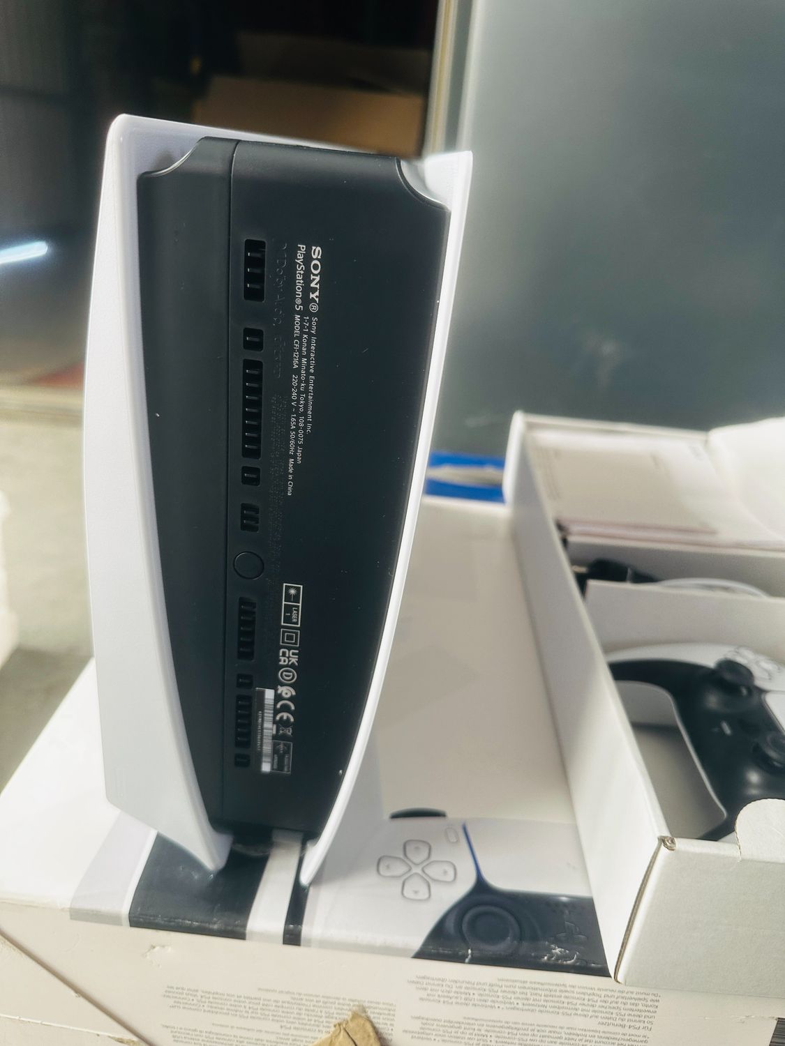 Sony PlayStation 5 Standard CFI-1216A z napędem, DualSense i 2 grami