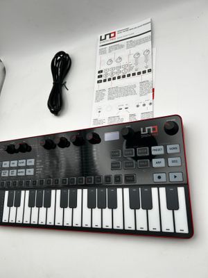 IK Multimedia UNO Synth Pro Desktop
