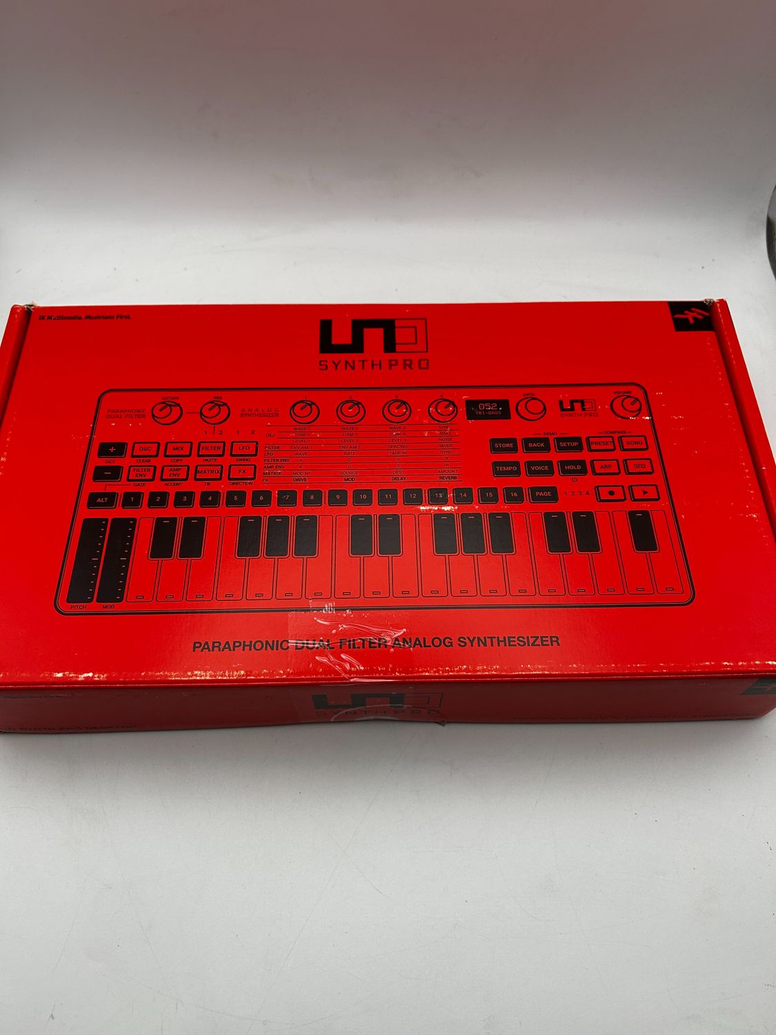 IK Multimedia UNO Synth Pro Desktop