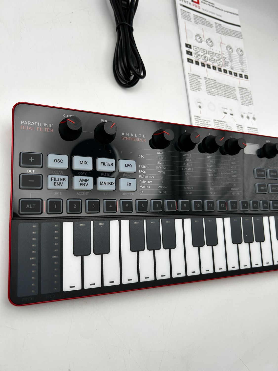IK Multimedia UNO Synth Pro Desktop