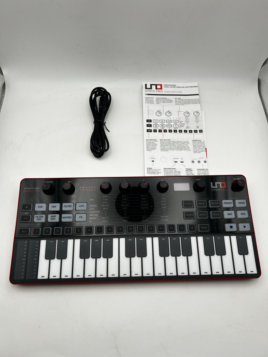 IK Multimedia UNO Synth Pro Desktop
