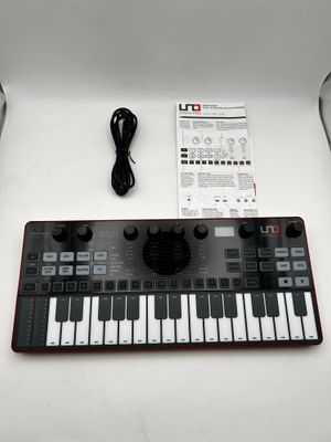 IK Multimedia UNO Synth Pro Desktop